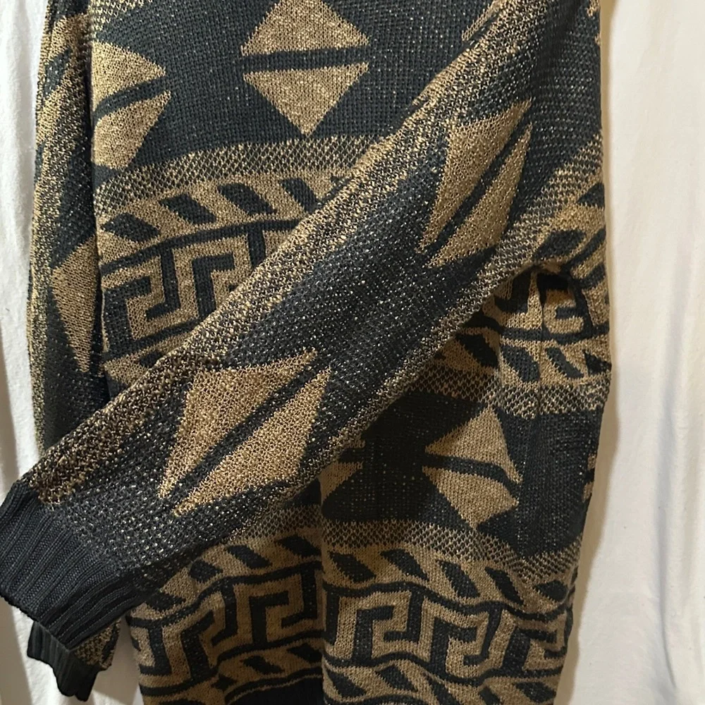 A Peach Chic Geometric Black and Tan Cardigan - Picture 4 of 6